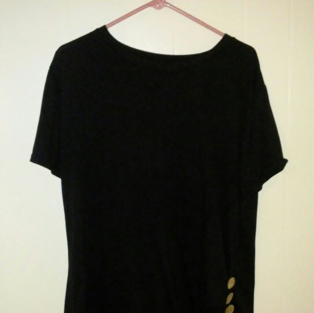 Black short sleeve shirt